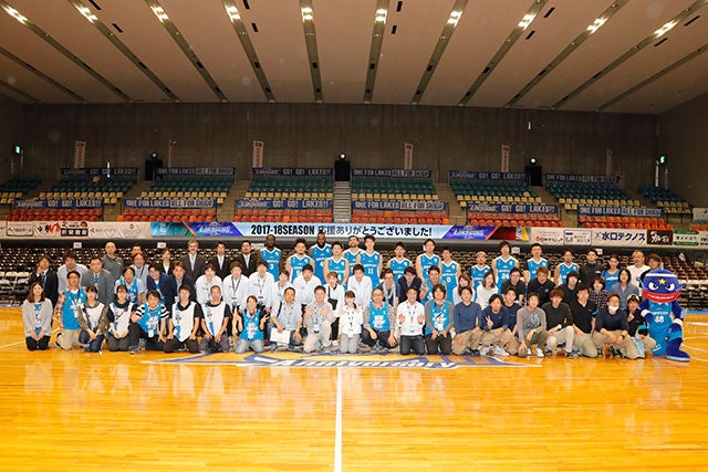 ⑫団体観戦で来ると選手との記念撮影も♡
