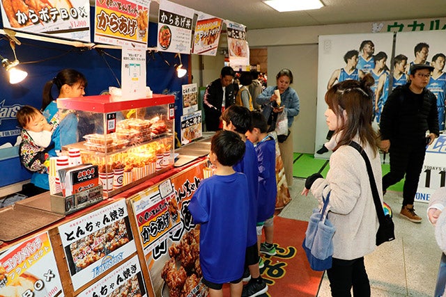 ③グッズやフード、会場は楽しみがいっぱい